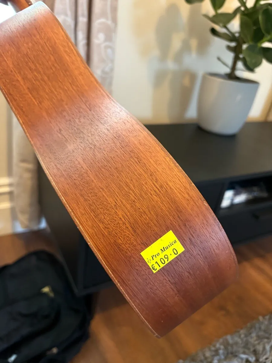 Ukulele - Image 2