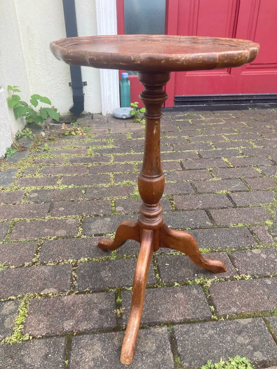 Wine table - Image 1