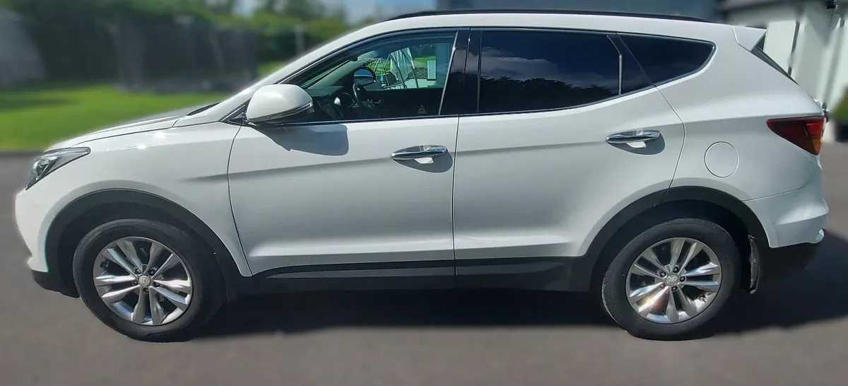 Hyundai Santa Fe 2018 - Image 2