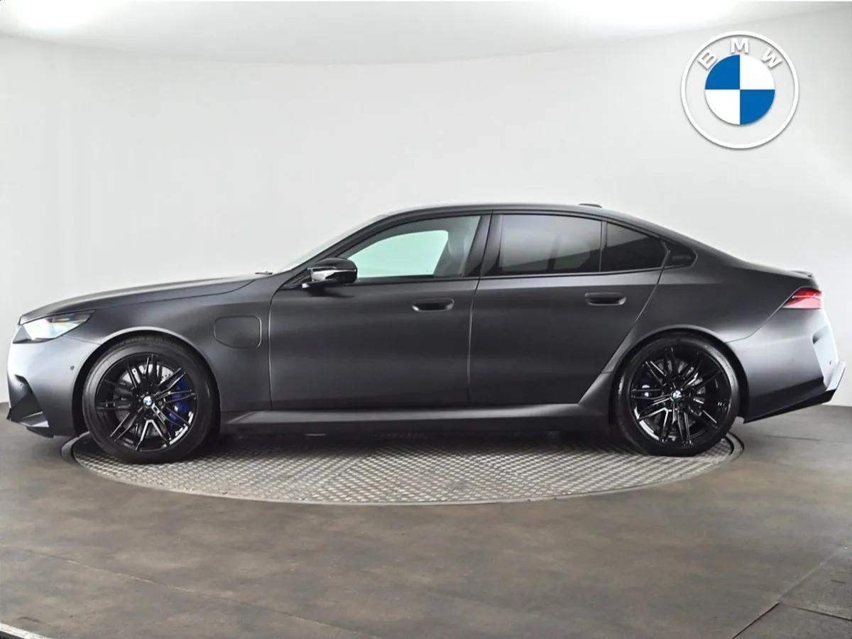 BMW M5 Saloon - Image 3