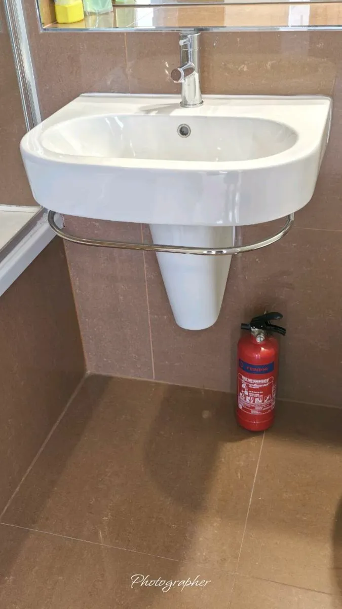 BATHROOM SINK with tap. - Image 1