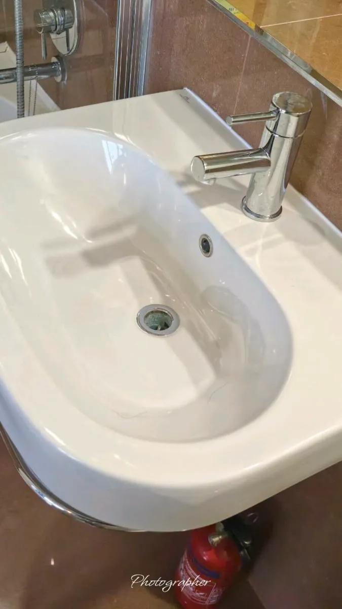 BATHROOM SINK with tap. - Image 2