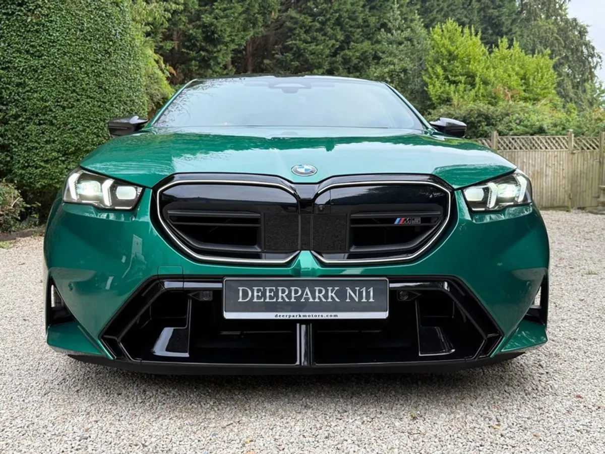 BMW M5 4.4 V8 Hybrid  ultimate Pack - Image 2