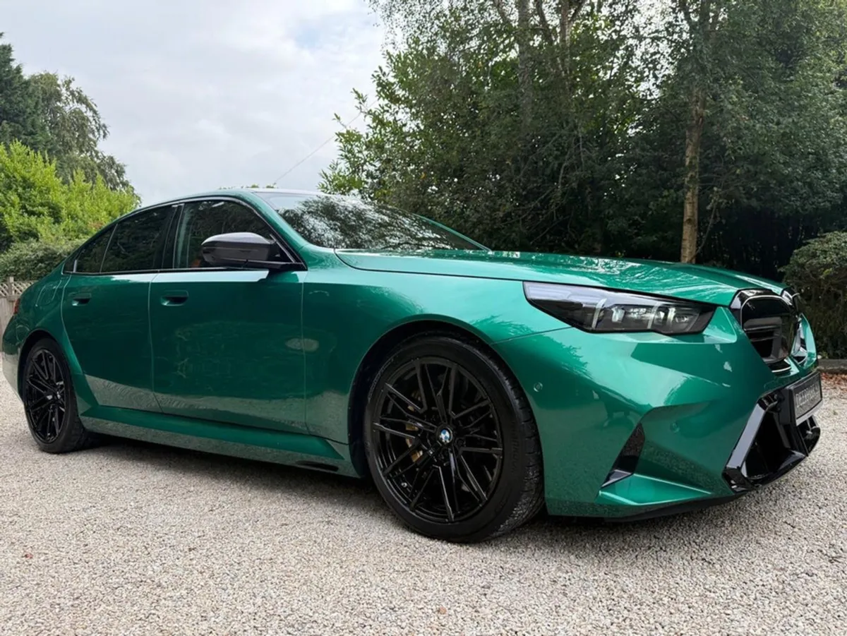 BMW M5 4.4 V8 Hybrid  ultimate Pack - Image 3