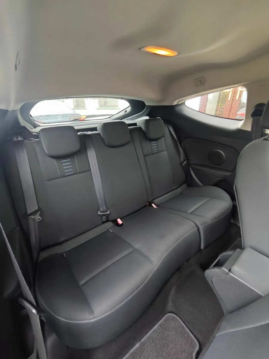 Renault Megane 2011 - Image 1