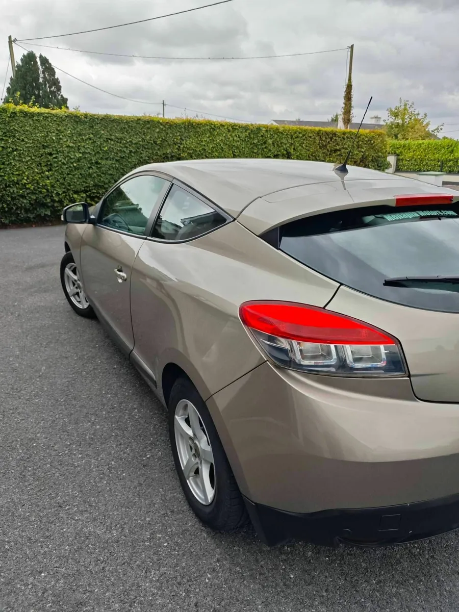 Renault Megane 2011 - Image 2