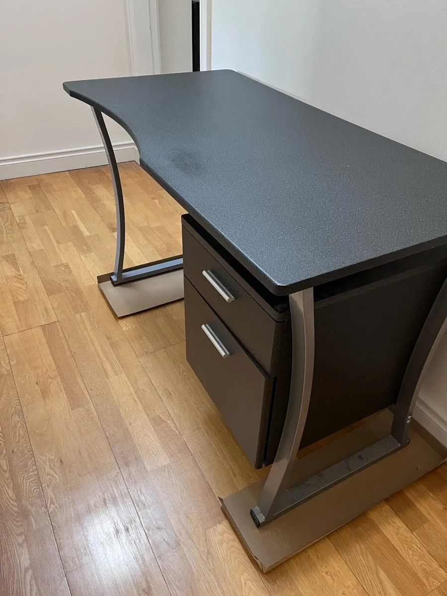 Office desk - Image 2