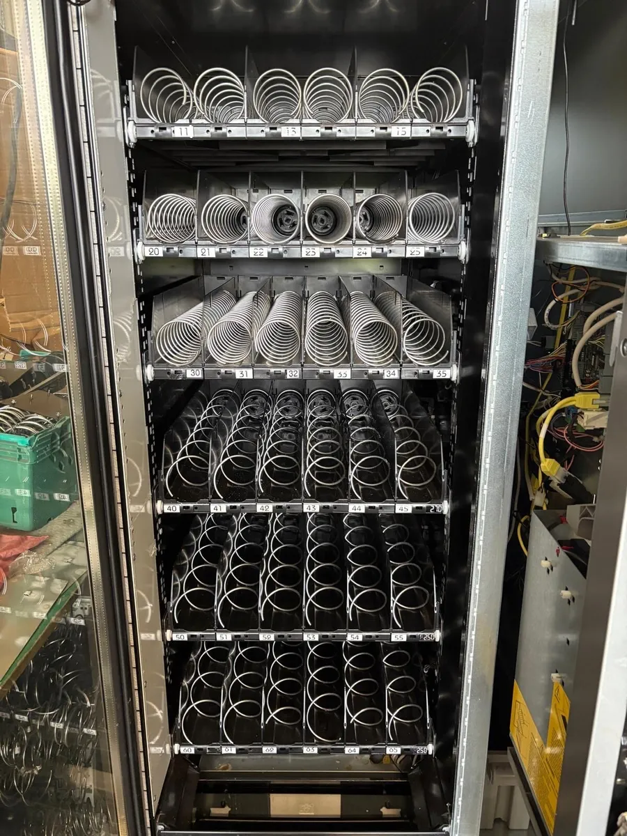 Vending Machine - Necta Snakky Max - Image 2