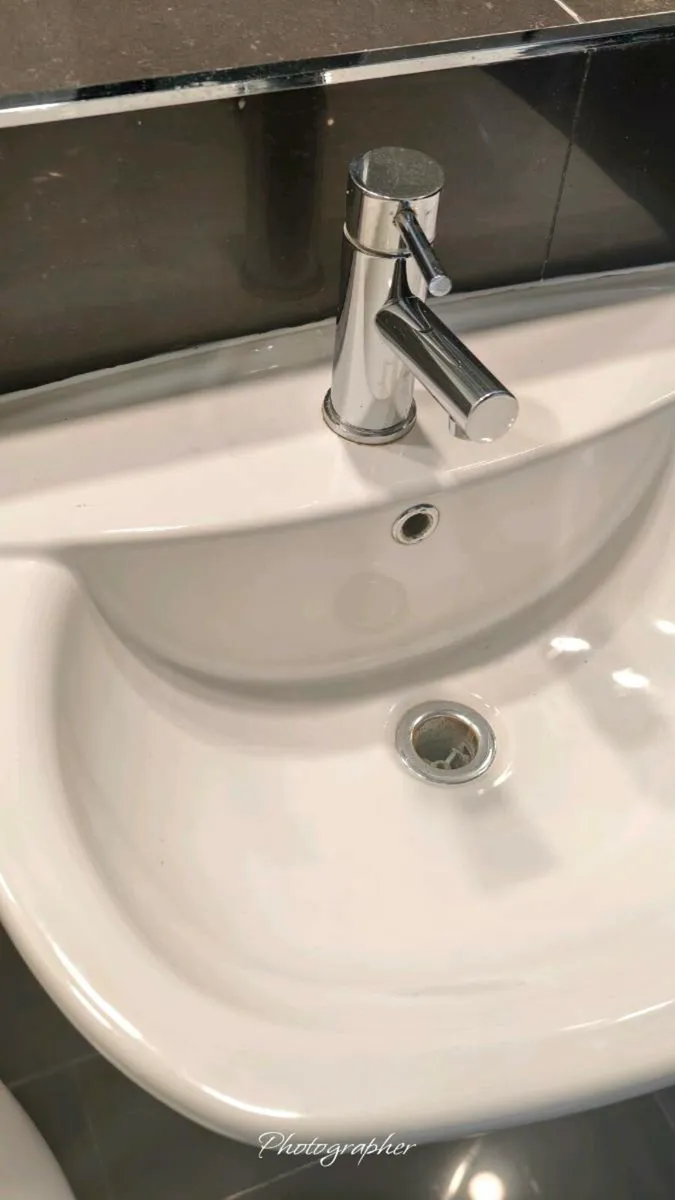 Bathroom sink with tap - Image 1