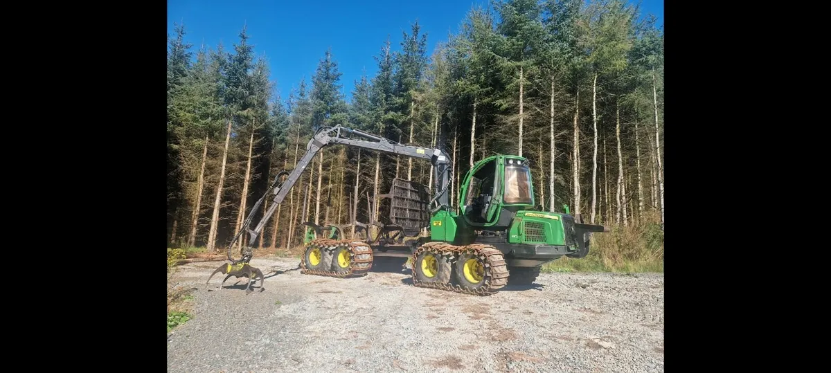 John Deere 810E