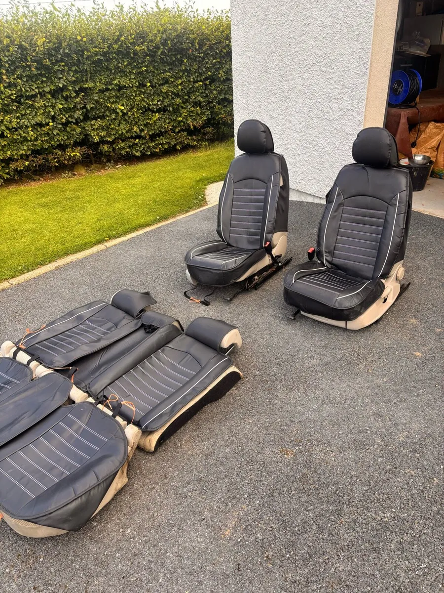 Golf mk7 seats and side panels - Image 1