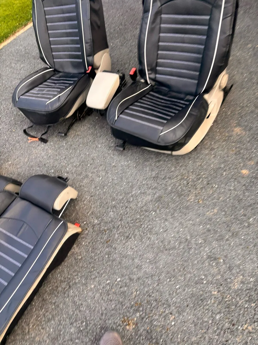 Golf mk7 seats and side panels - Image 2