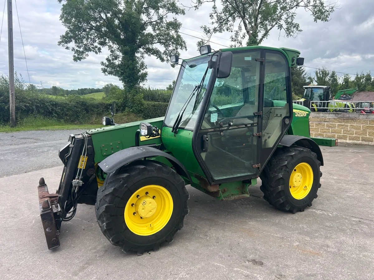 John Deere 3200 loader - Image 2