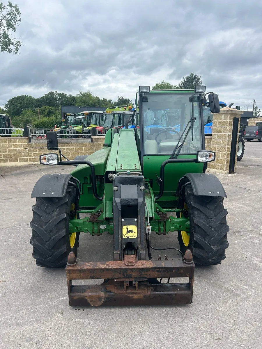 John Deere 3200 loader - Image 4
