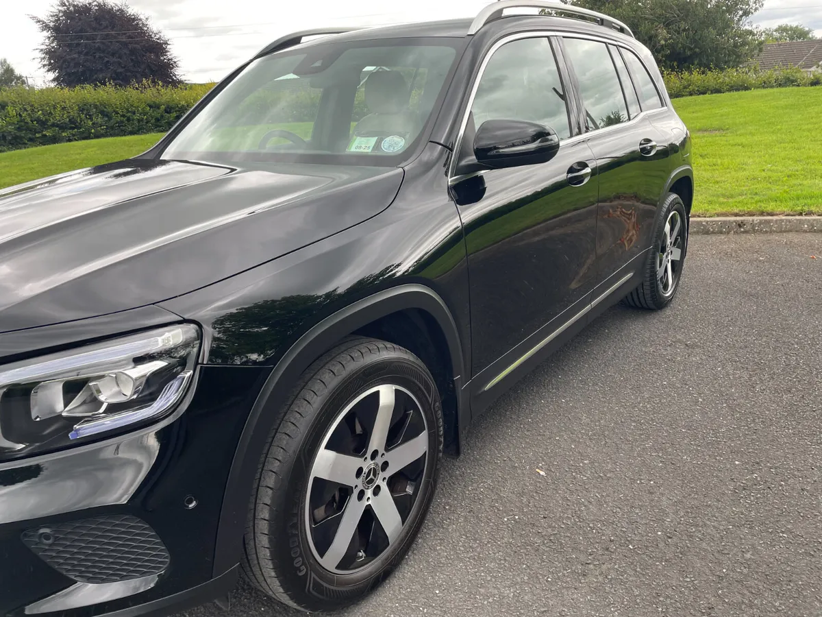Mercedes-Benz GLB 2023 - Image 2