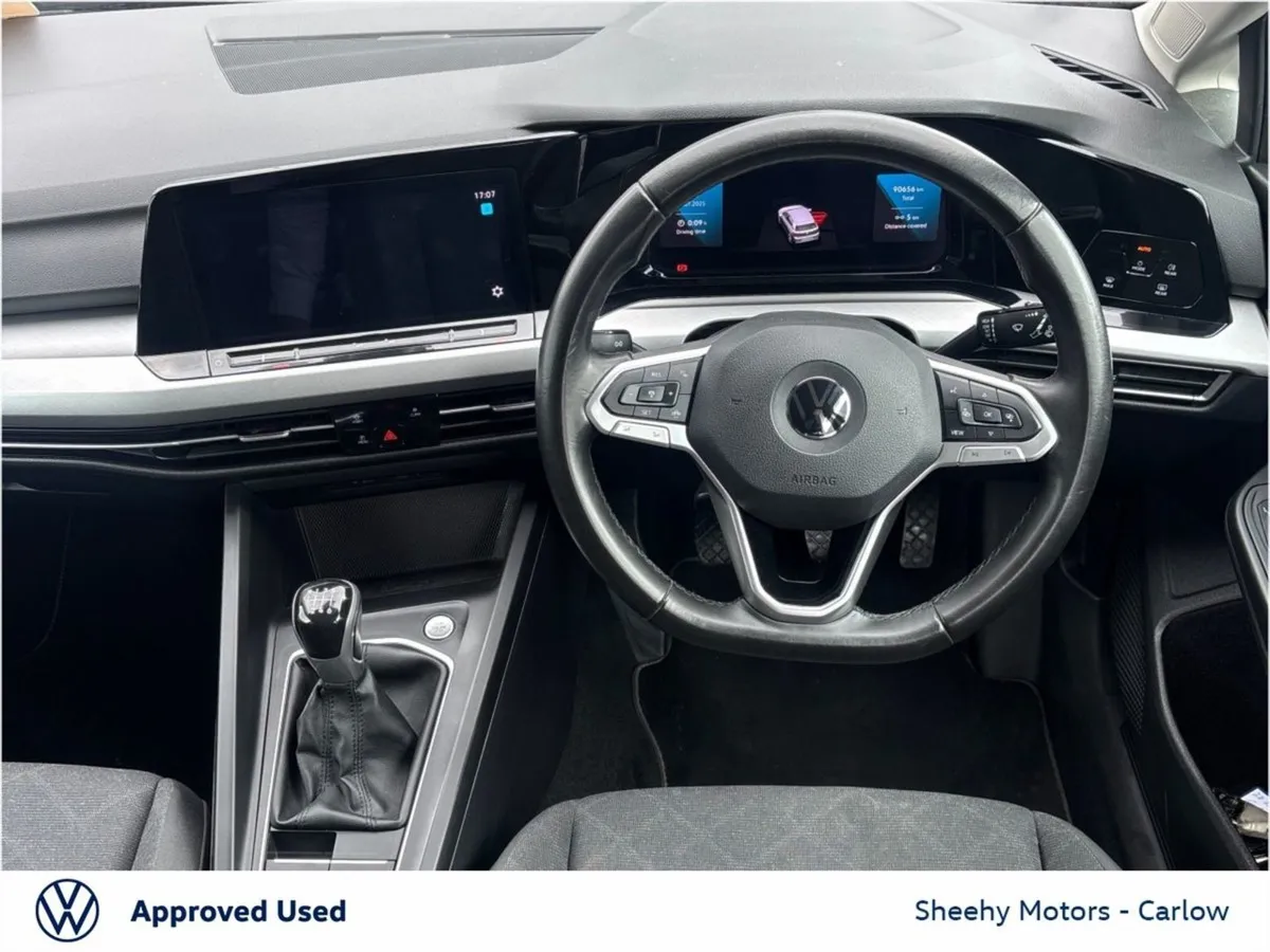 Volkswagen Golf 2.0 TDI 115HP Life - Image 2