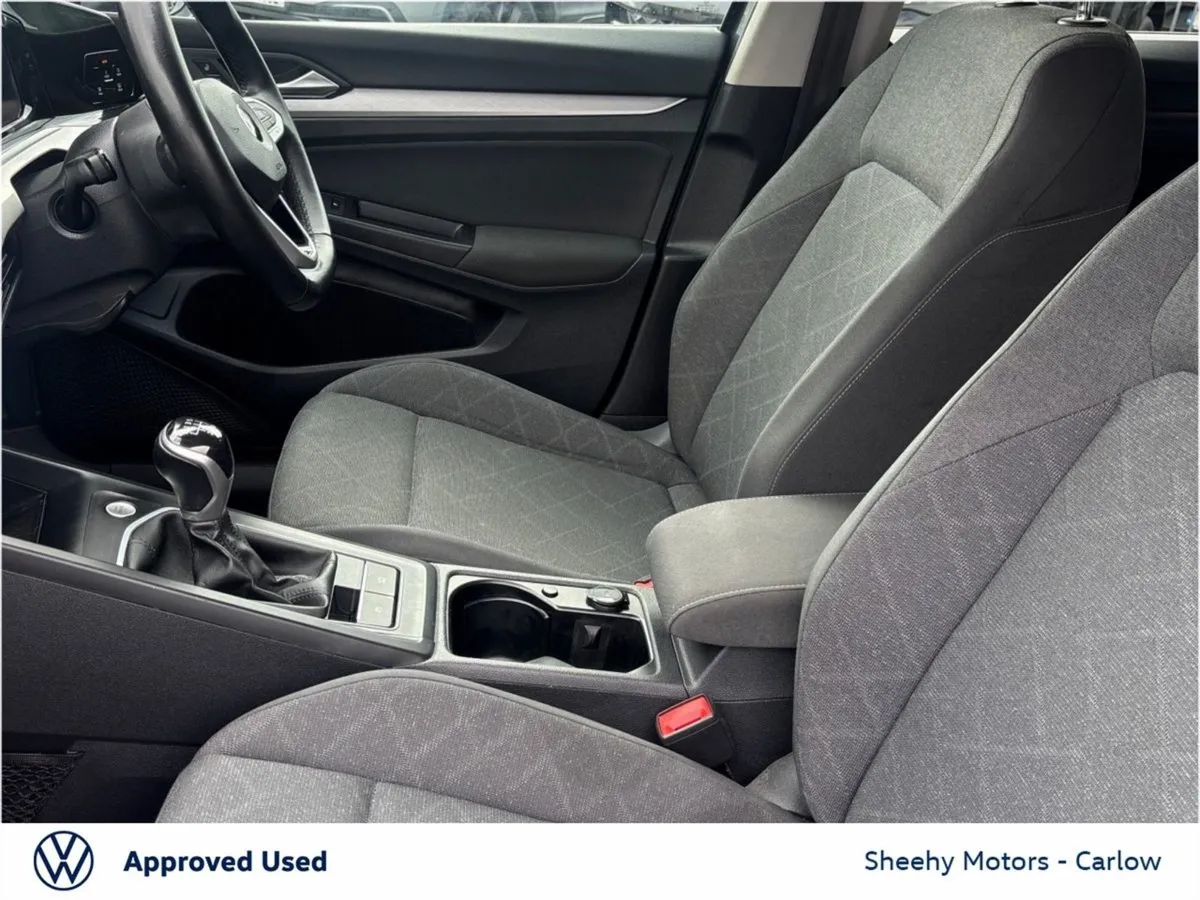 Volkswagen Golf 2.0 TDI 115HP Life - Image 4