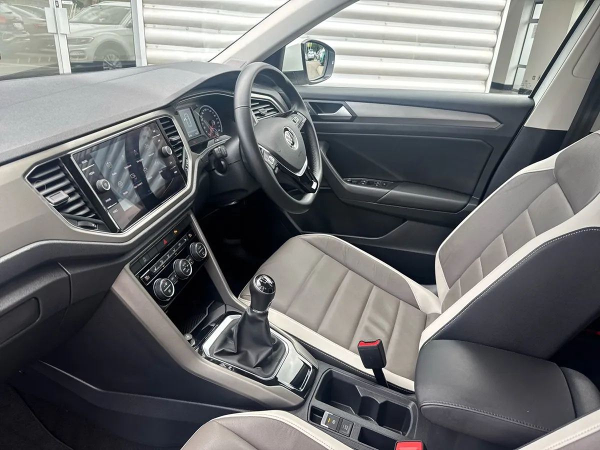 Volkswagen T-Roc Design 1.0tsi 110HP Manual - Image 3