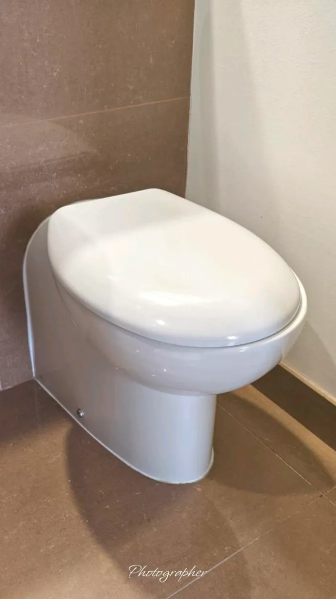 Bathroom toilet - Image 1
