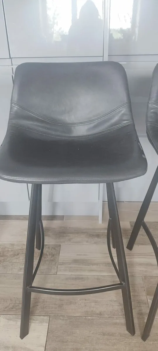 3 breakfast bar stools - Image 2