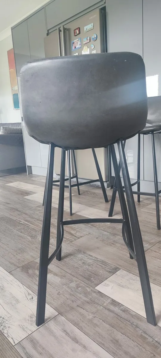 3 breakfast bar stools - Image 3