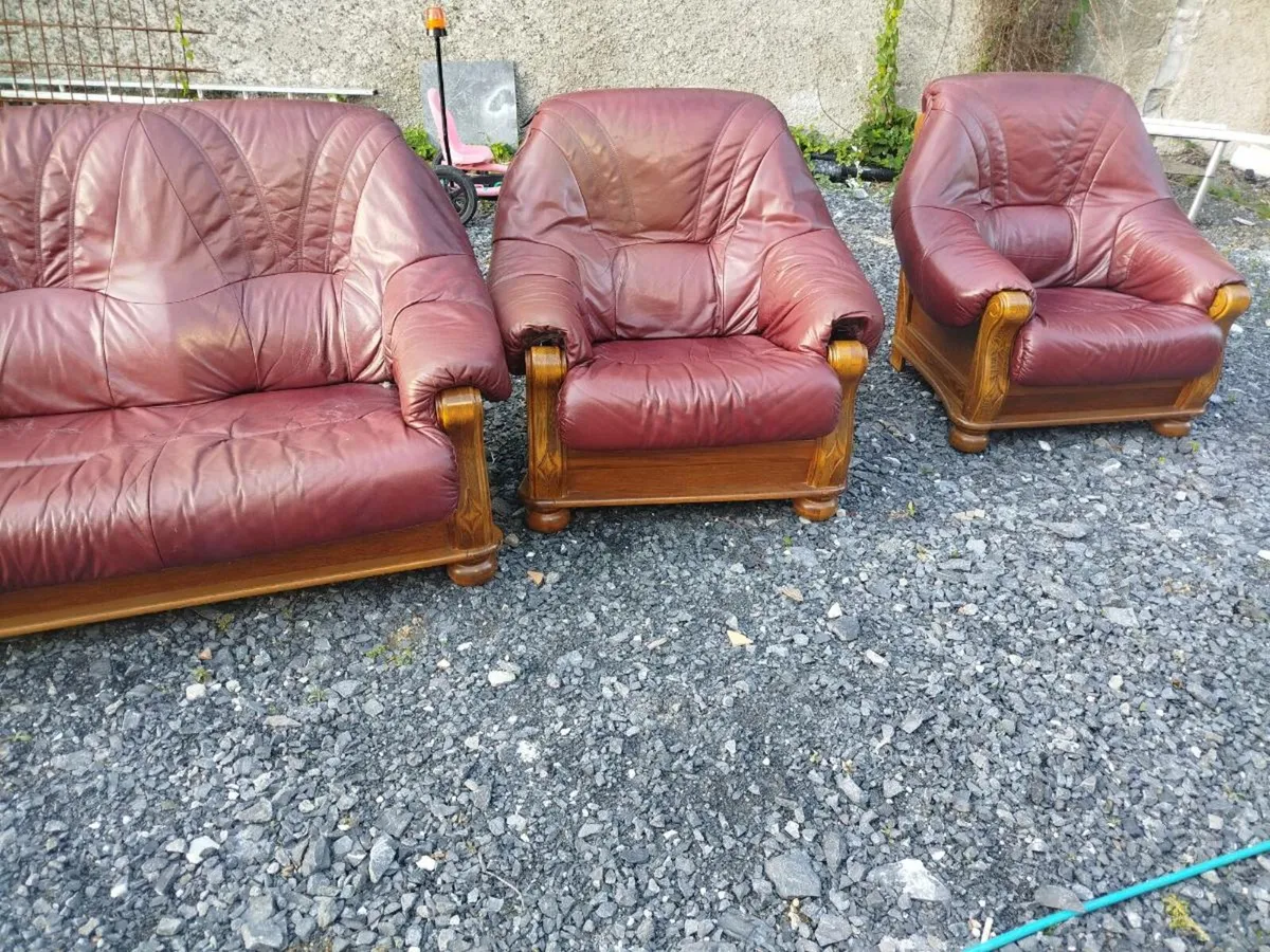 Sofa and armchairs - Image 1
