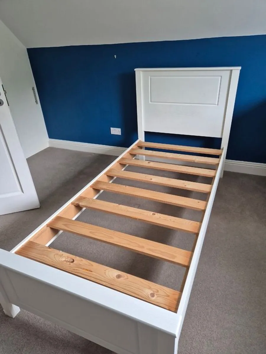 White wooden single bed frame - Image 2