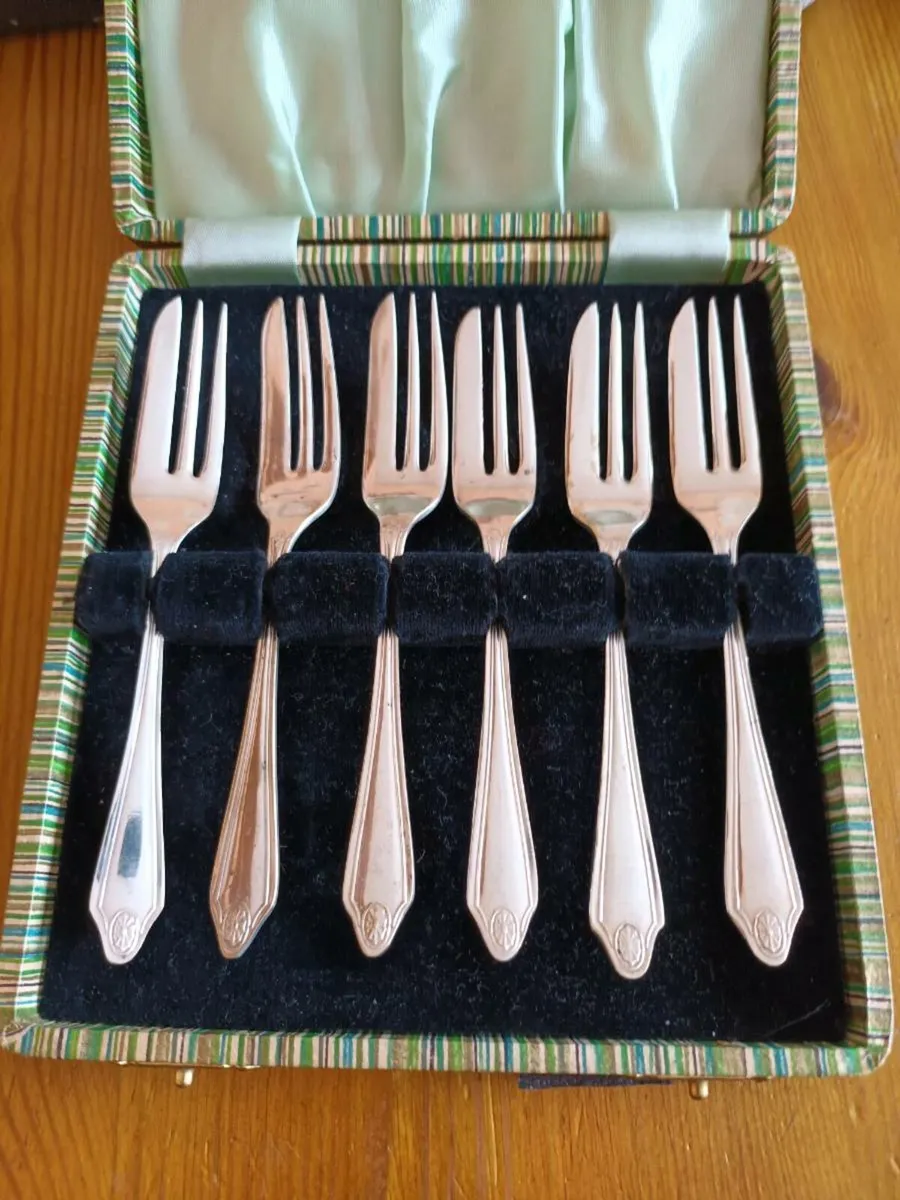 Seo of 6 Pastry Forks in Original Case - Image 1