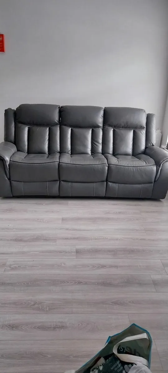 3 seater couch - Image 2