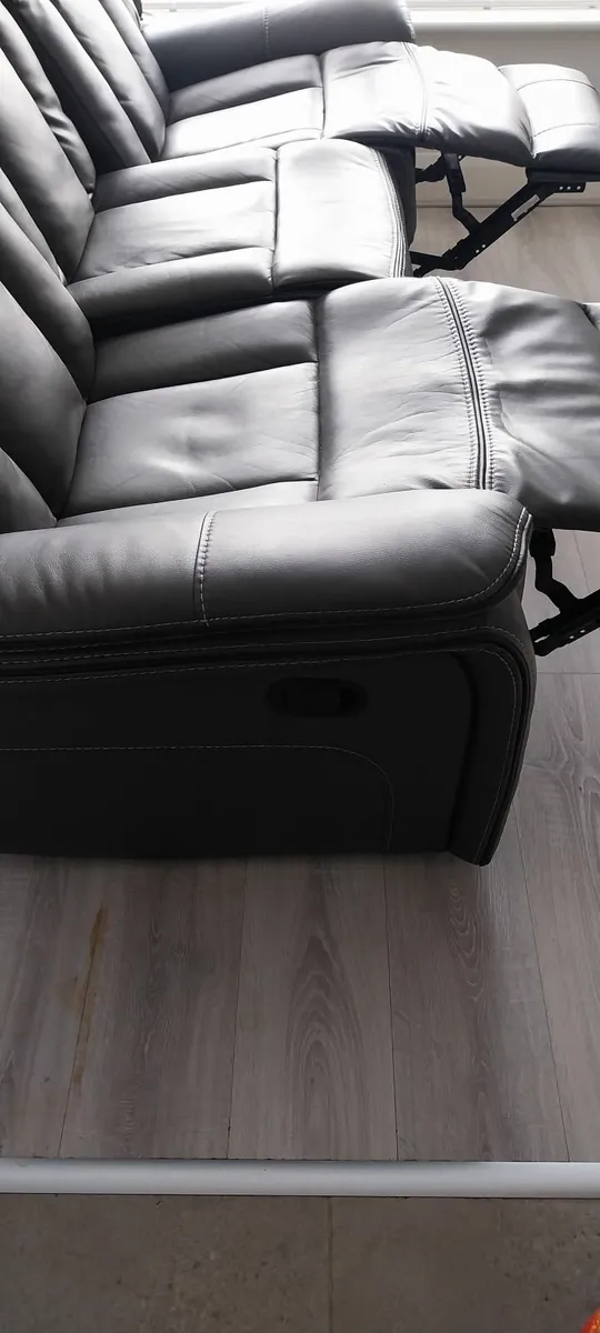 3 seater couch - Image 3
