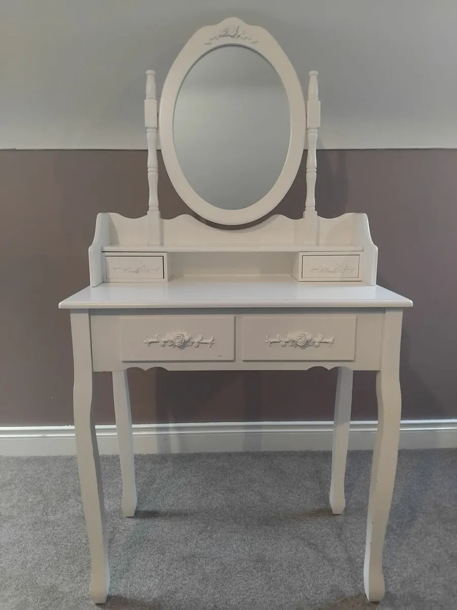 White vintage vanity - Image 1