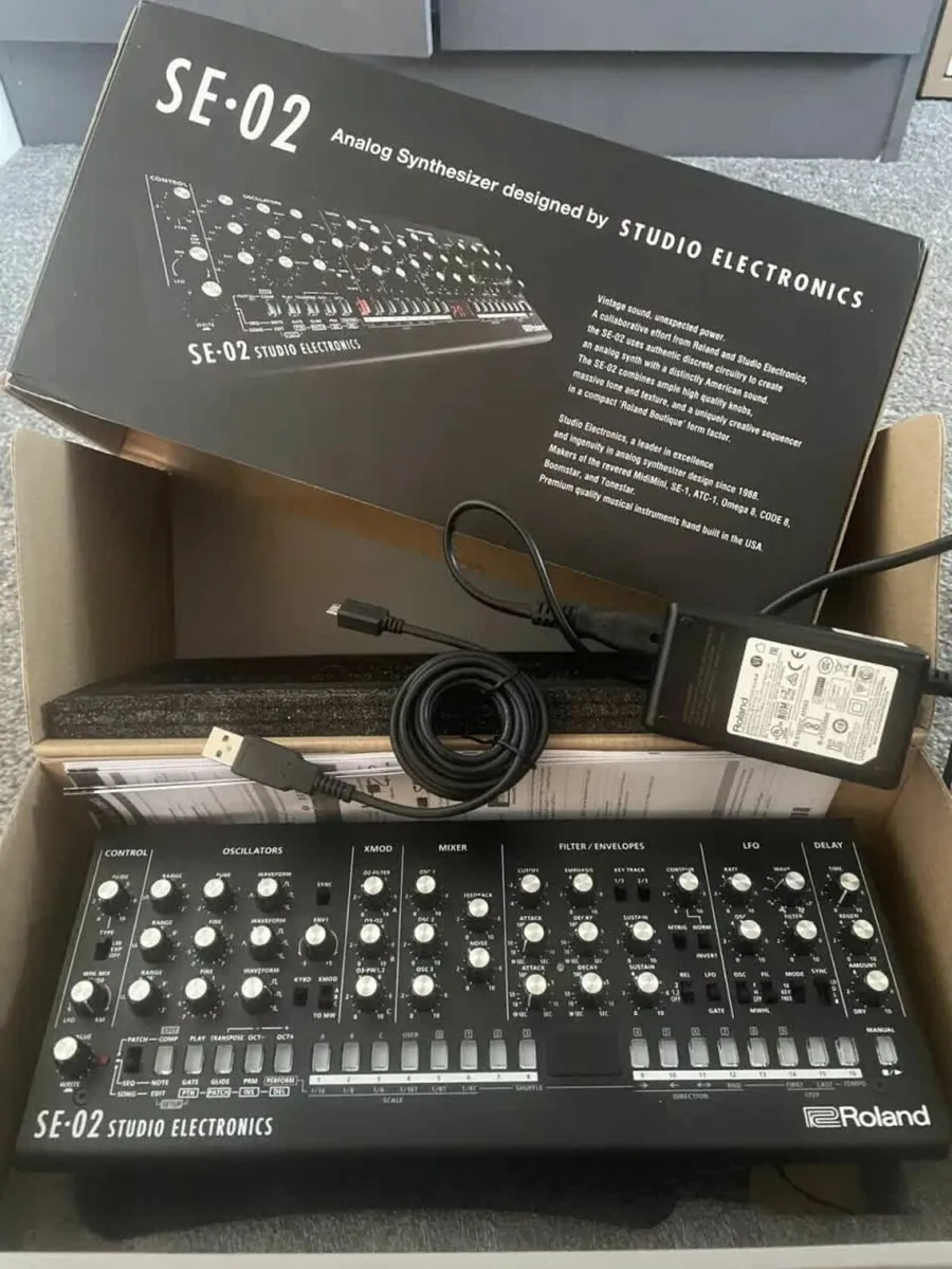 Roland SE-02 Analogue Rackmount Synt - Image 1