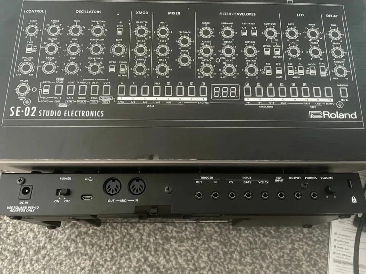Roland SE-02 Analogue Rackmount Synt - Image 3