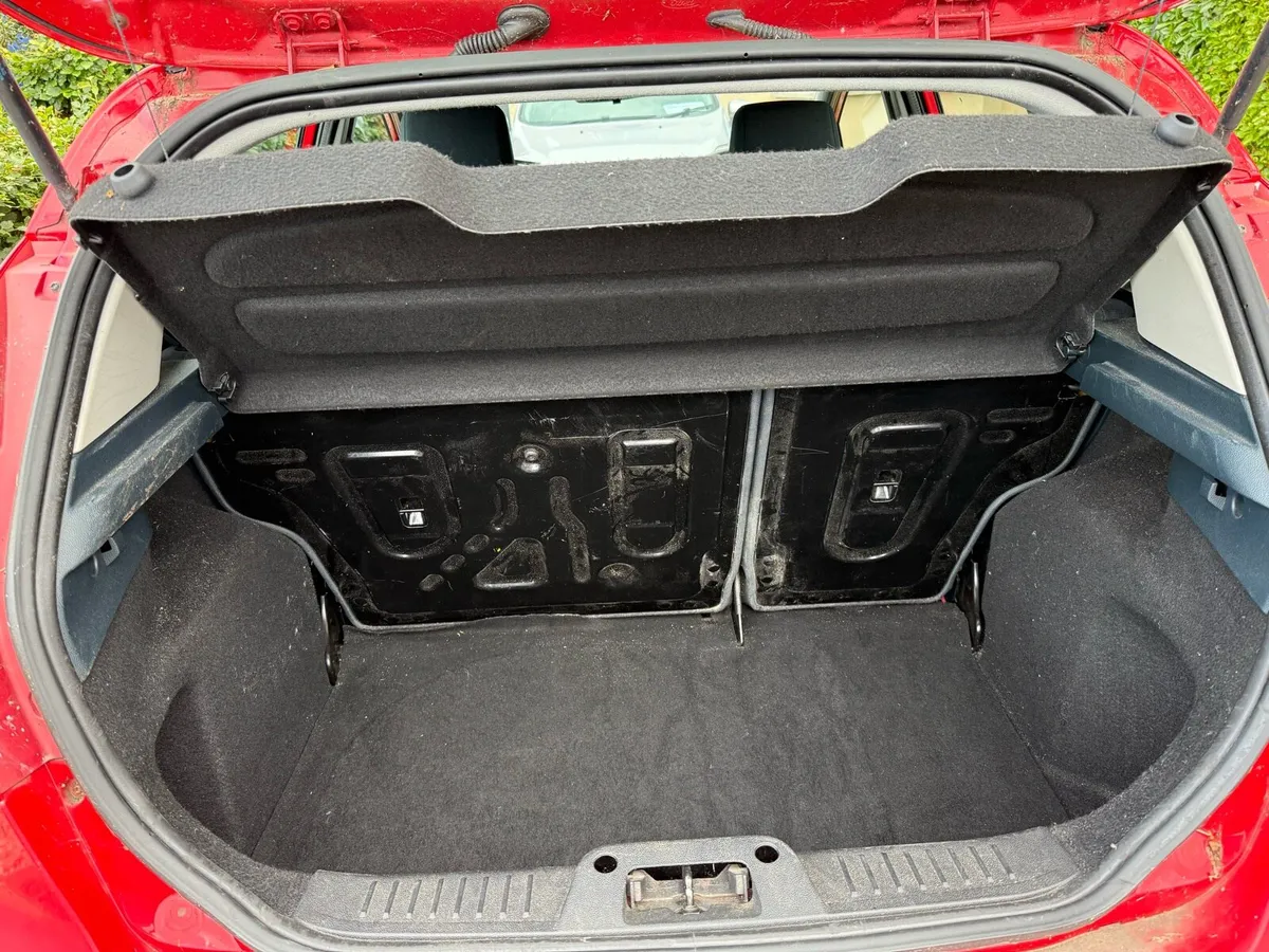 Ford Fiesta 2011 - Image 3
