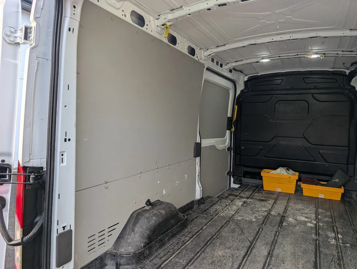 Ford Transit 2021 - Image 3