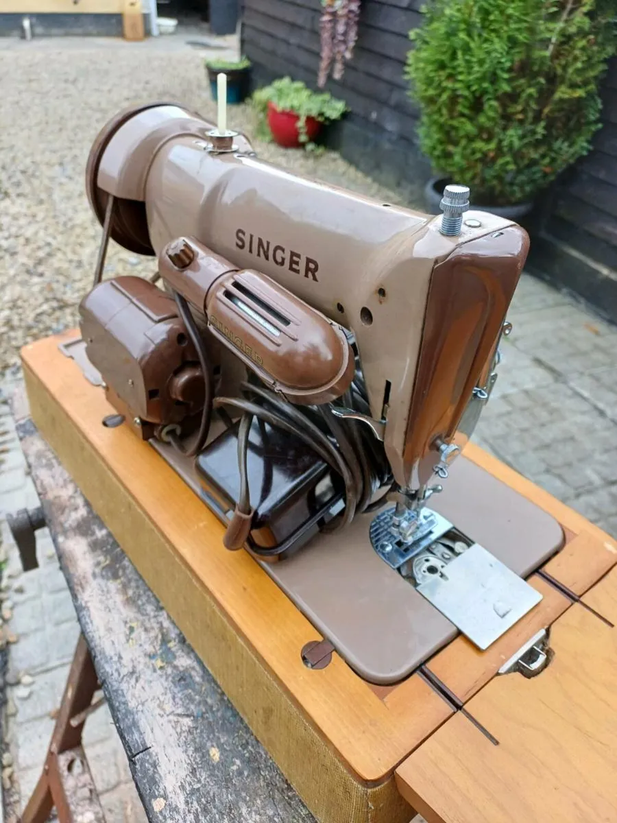 Vintage 185K Singer Sewing Machine - Image 2