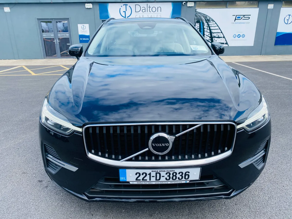 VOLVO XC60 B4 MOMENTUM 2.0 DIESEL AUTO 2022 (221) - Image 3