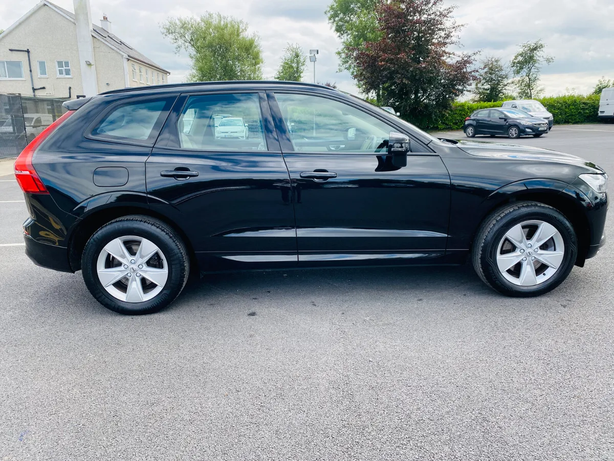 VOLVO XC60 B4 MOMENTUM 2.0 DIESEL AUTO 2022 (221) - Image 4