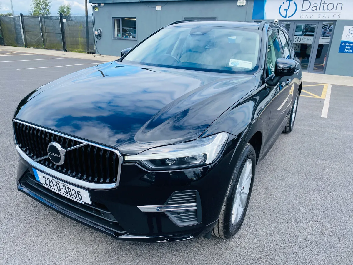 VOLVO XC60 B4 MOMENTUM 2.0 DIESEL AUTO 2022 (221) - Image 1