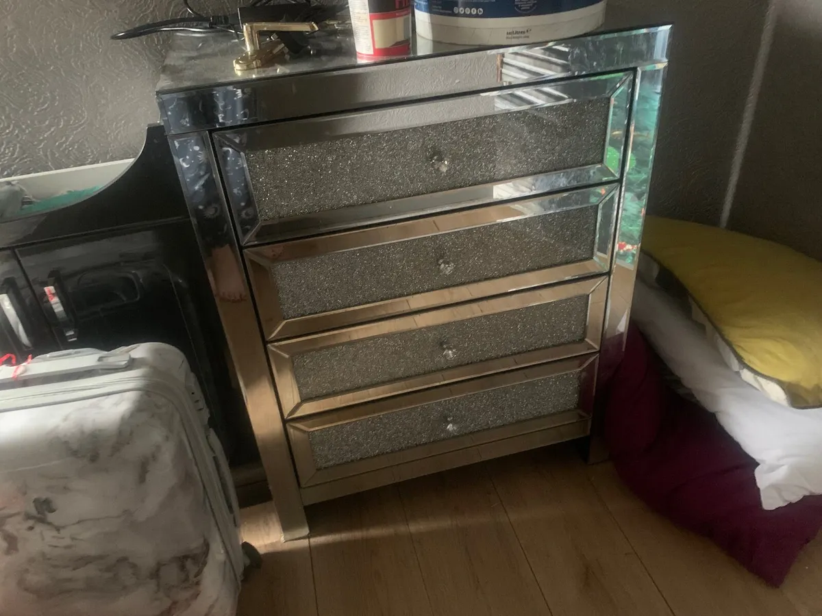 Chest of drawers - Image 1