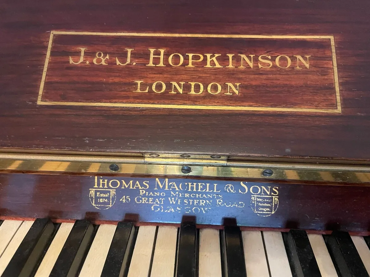 Piano and stool - Image 2