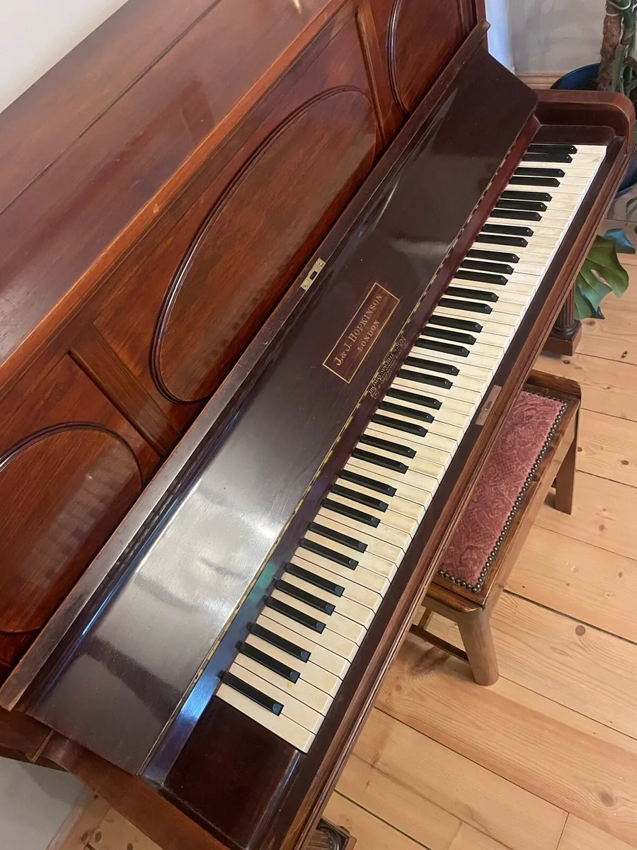 Piano and stool - Image 3