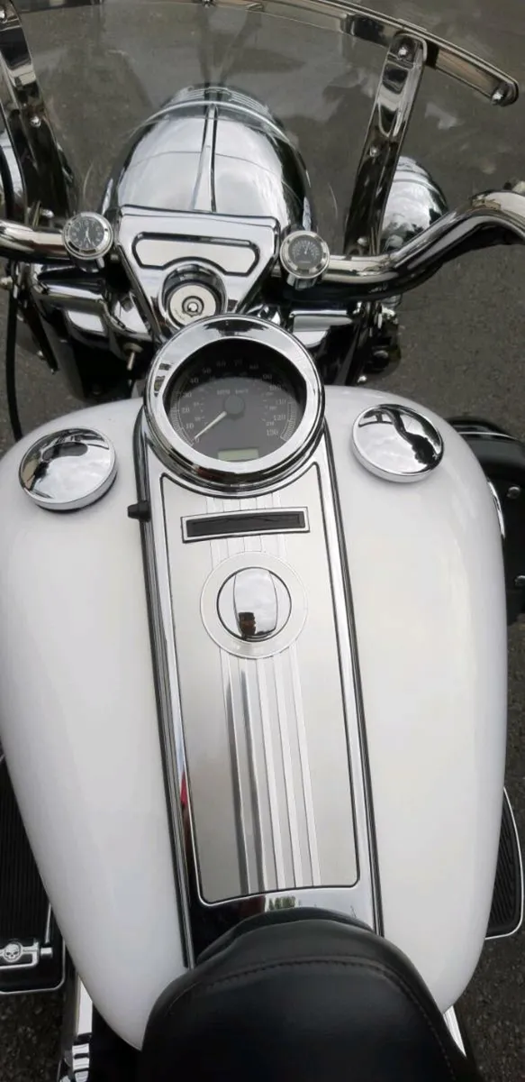 2007 Harley Davidson Road King Six Speed - Image 4