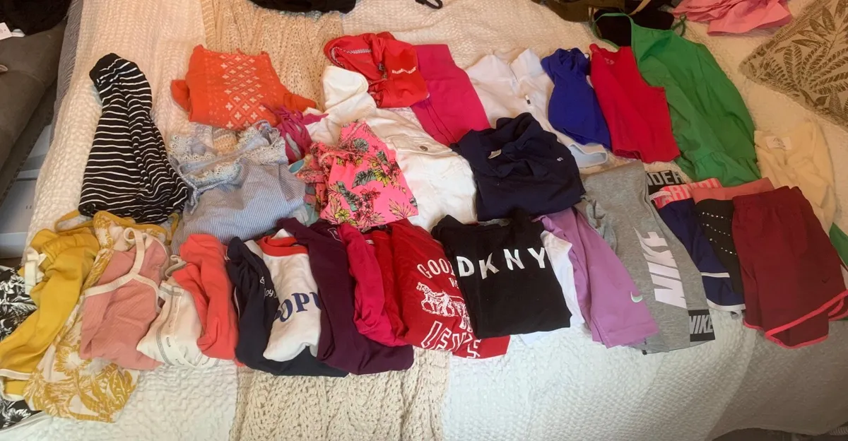 Girls clothes - Image 1