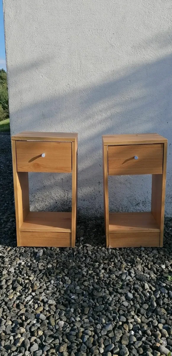 Pair of wood veneer bedside lockers
