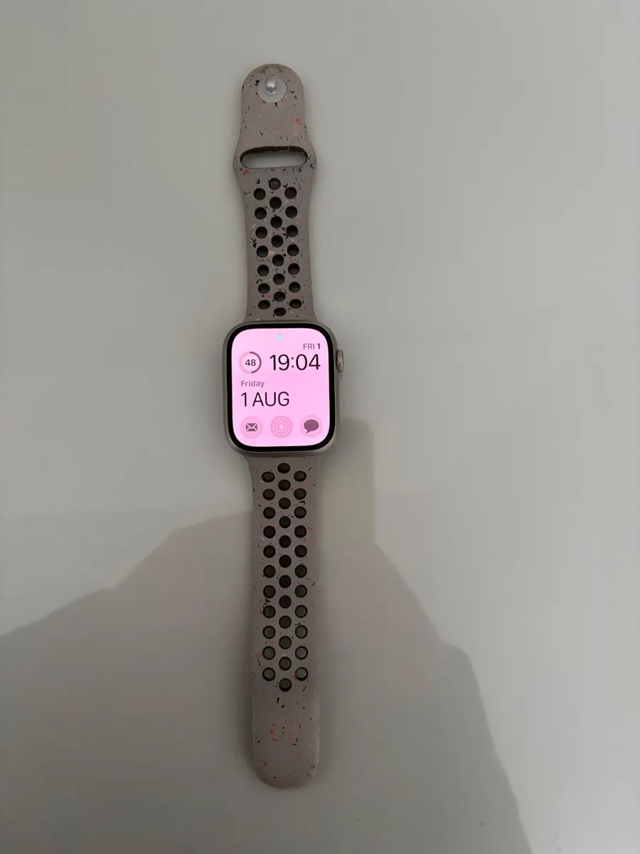 Apple Watch Series 8 GPS - 45mm + Accessories - Image 2