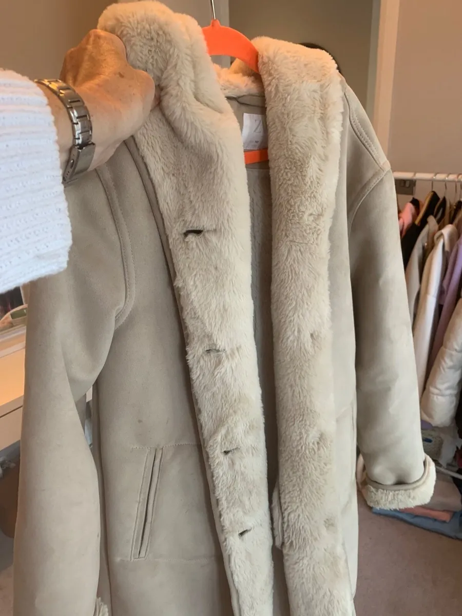 Girls coats - Image 1