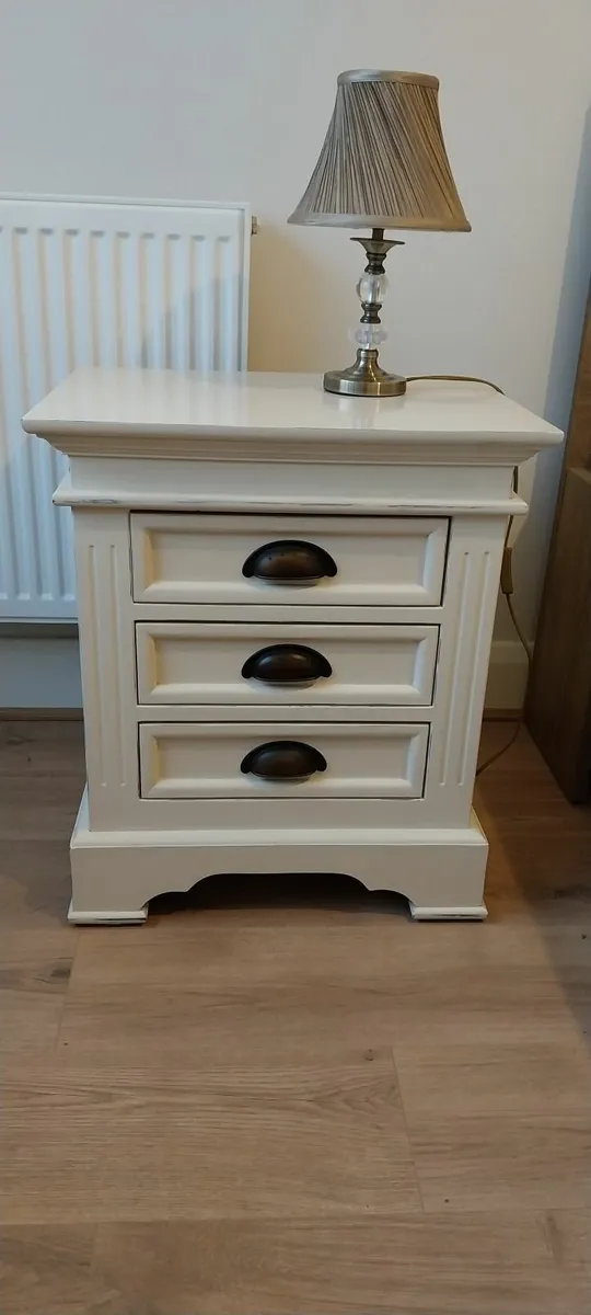 Bedroom locker - Image 1