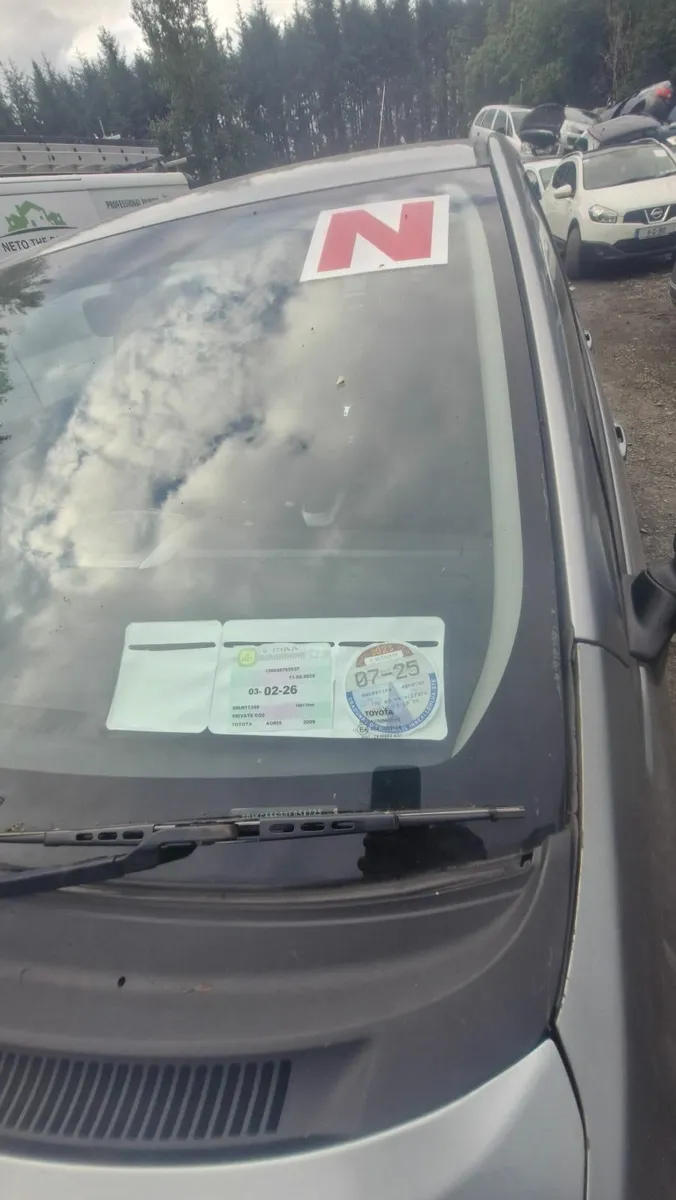 Toyota Auris 2009 - Image 2