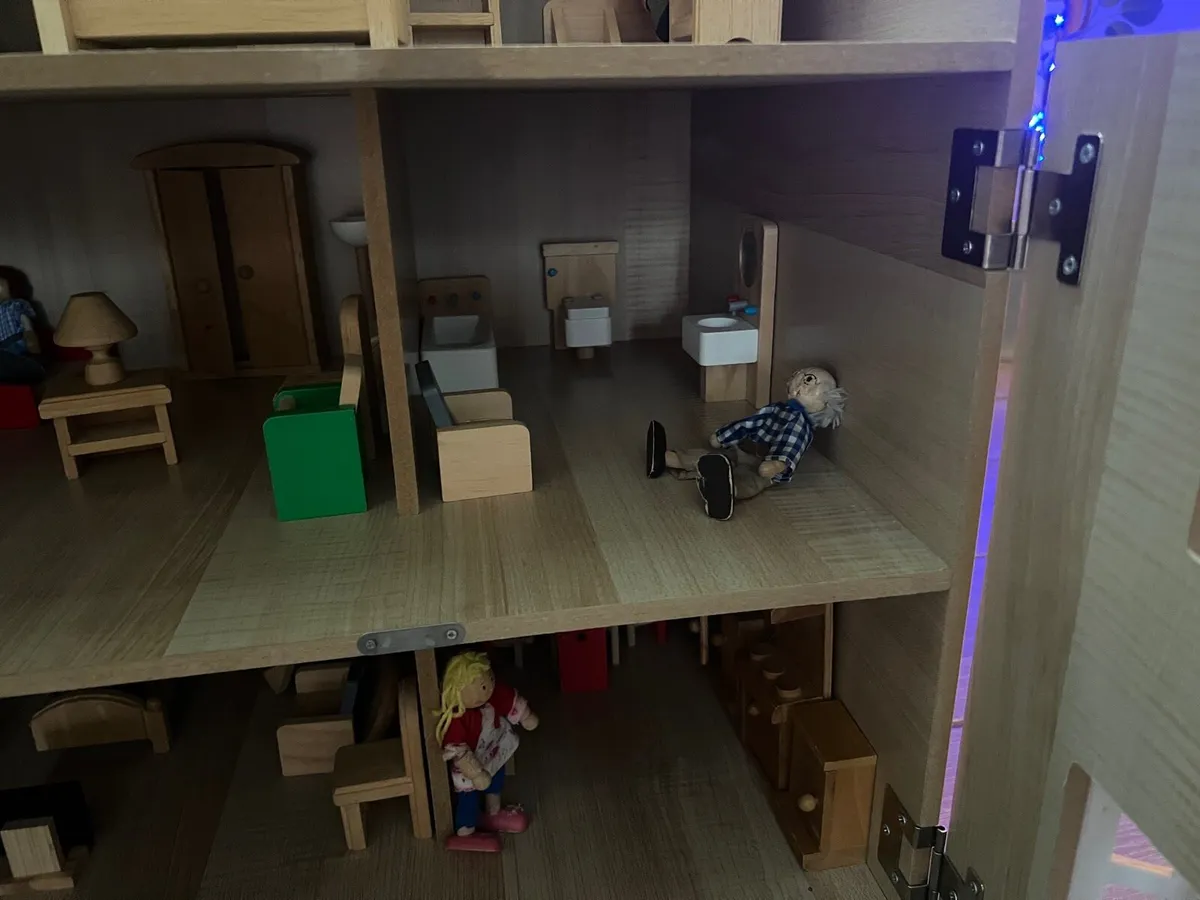 Doll House - Image 4